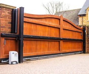 What to Look for in a Fence Company: Expert Tips for Philadelphia Homeowners