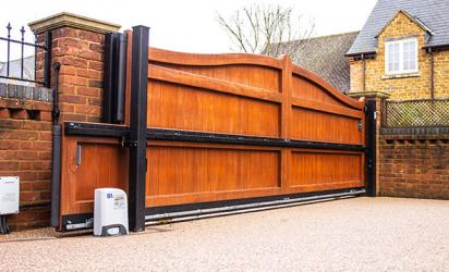 What to Look for in a Fence Company: Expert Tips for Philadelphia Homeowners